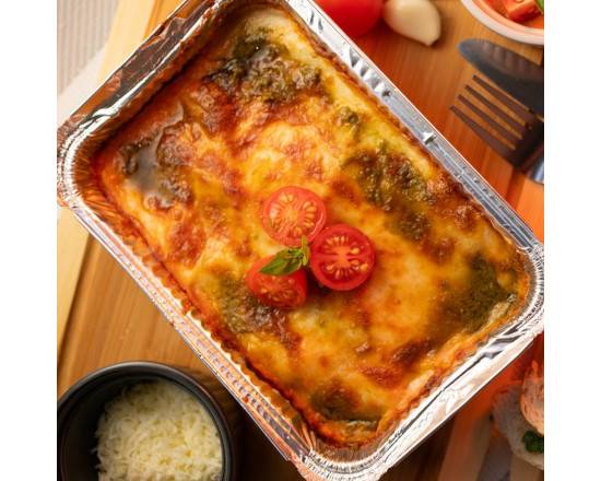 Lasaña Capresse Grande + Pancitos de Ajo